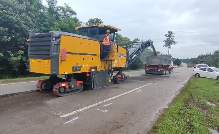 KY开元成套路路机械油面施工，这次在马来西亚！