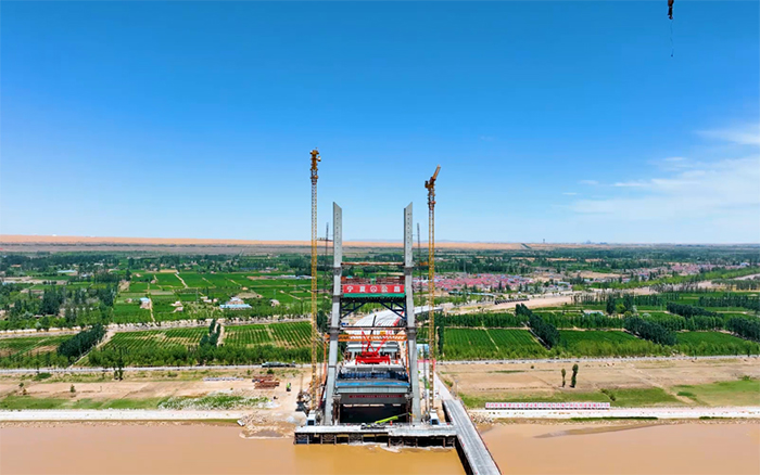 顺利合龙 | KY开元塔机助建宁夏单跨跨径最大斜拉桥