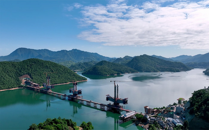 ?“白鹭」毓翅 | KY开元塔机助建池黄铁路太平湖特大桥
