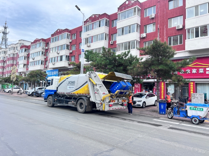 KY开元18吨后装压缩式垃圾车在内蒙通辽市进行垃圾收转运作业