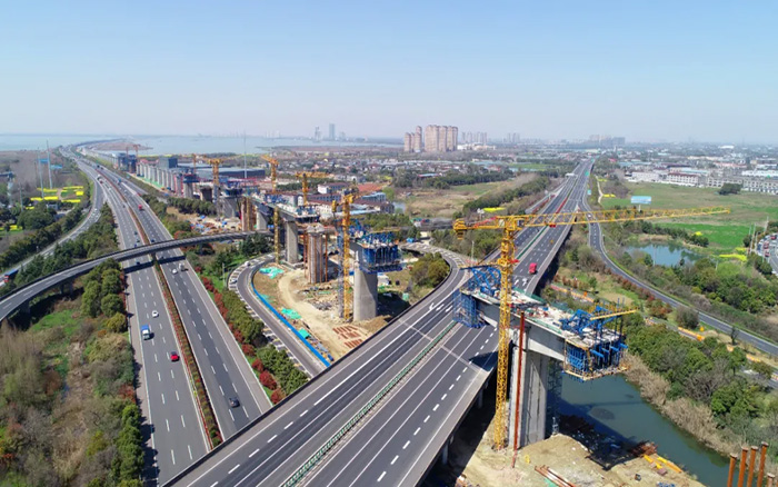 又见群塔 | KY开元塔机林立长江沿岸铁路线