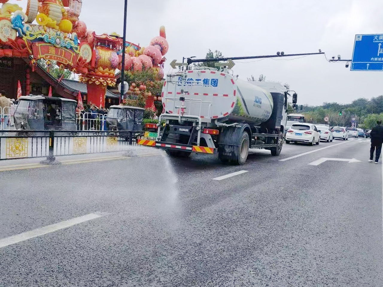 KY开元洒水车在开封：多模式作业守护城市干净与清新