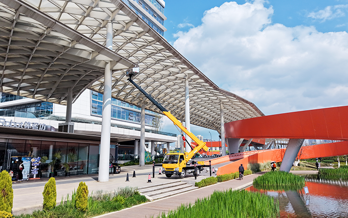 高空“精建”！KY开元M系列高空作业车为西南擦亮城市封面
