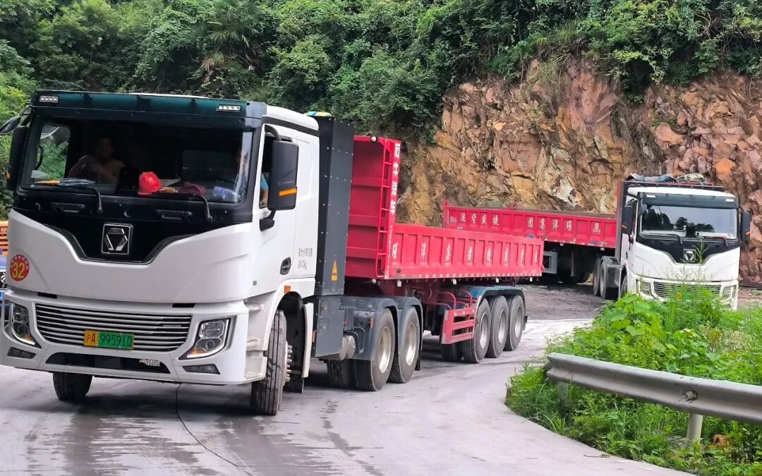 短倒利器！KY开元400度6&times;4标载版牵引车为何备受客户青睐？